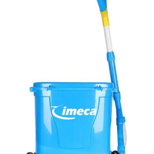 Front view of knapsack granular fertiliser applicator